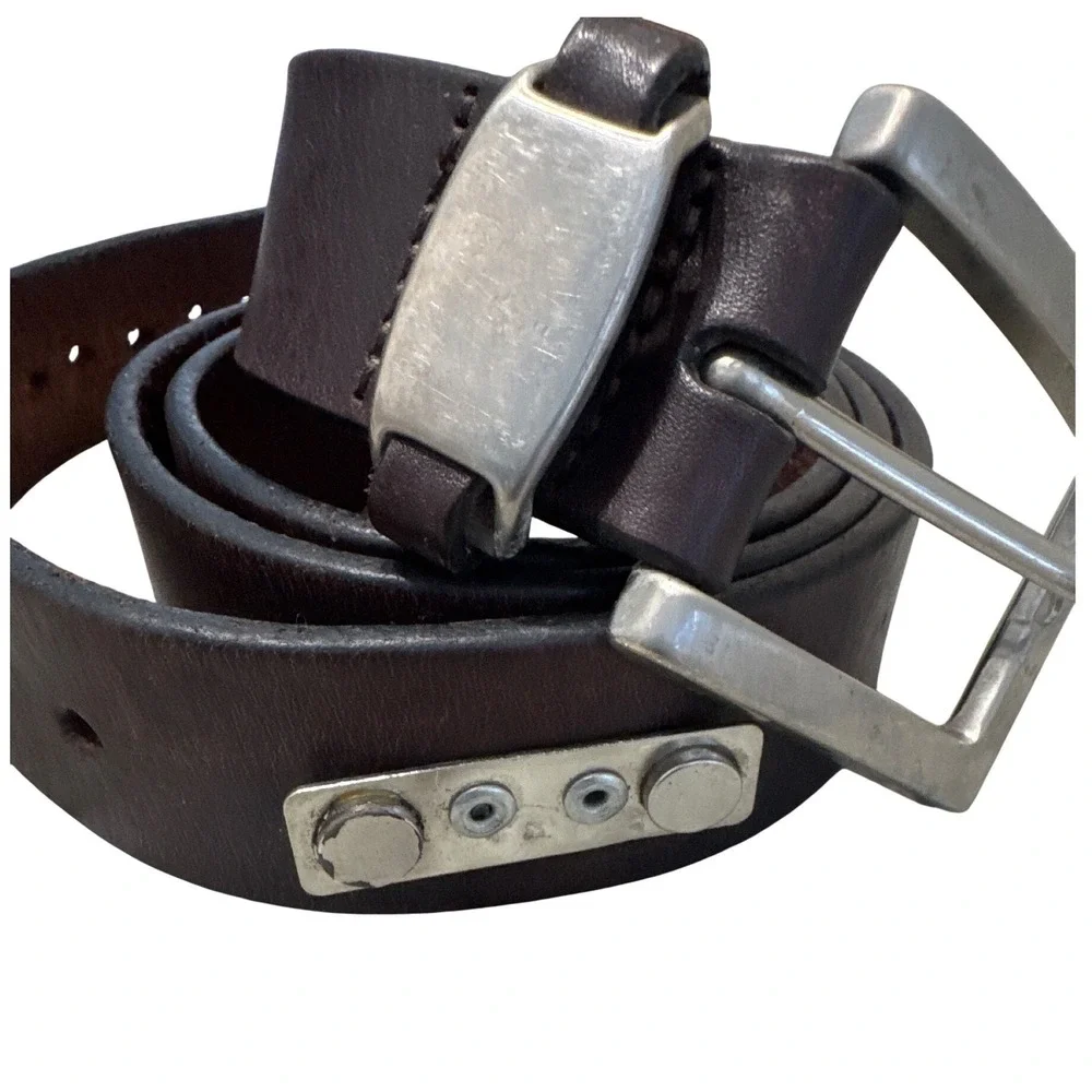 Mens dark brown leather belt with a silver-tone metal buckle size‎ 40